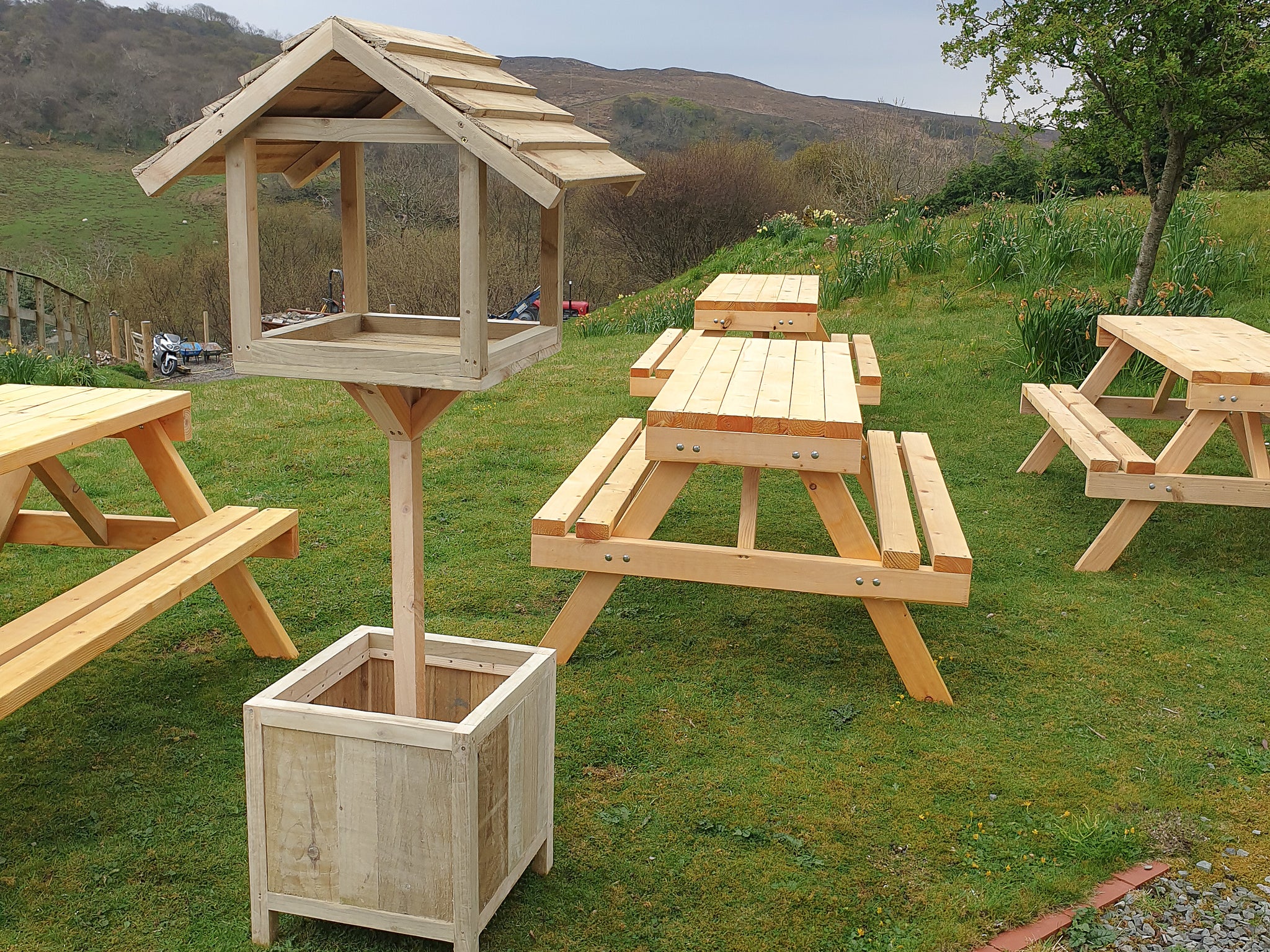 Basic Bird Table Simple Bird Table Designs